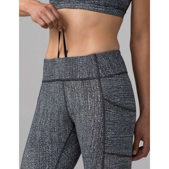 Lululemon Tight Stuff Tight II 25” Reflective Scallop Alpine W5AN2S, Sz 6, 7/8 - Picture 5 of 12